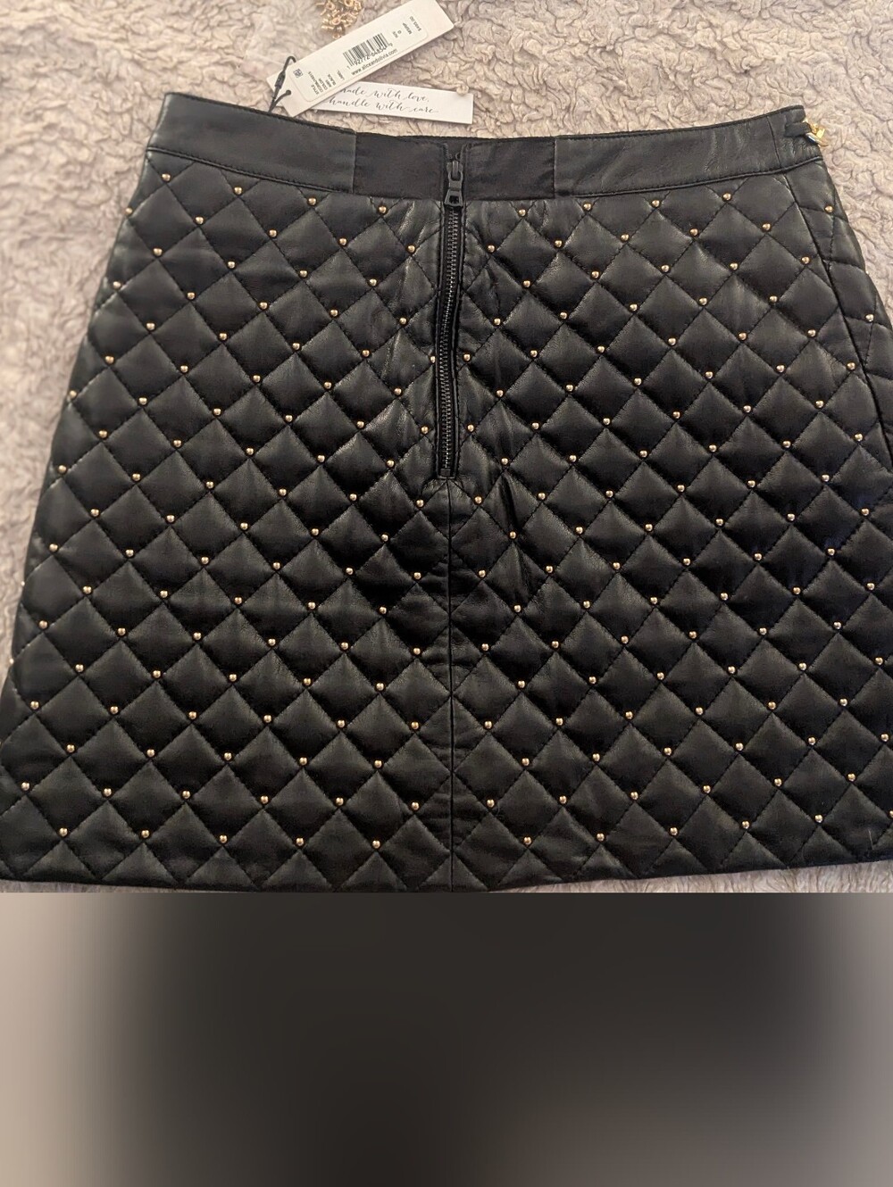 Alice + Olivia Black Quilted Vegan Leather A-Line Mini Skirt with Gold Chain - Picture 4 of 13